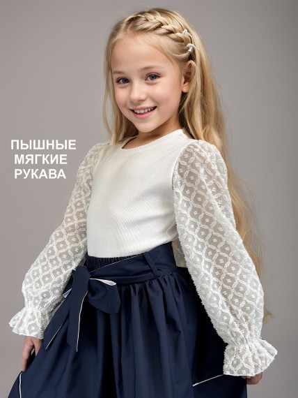 Блузка школьная с длинным рукавом.